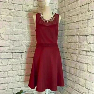 Point dress burgandy decorative neckline Size S